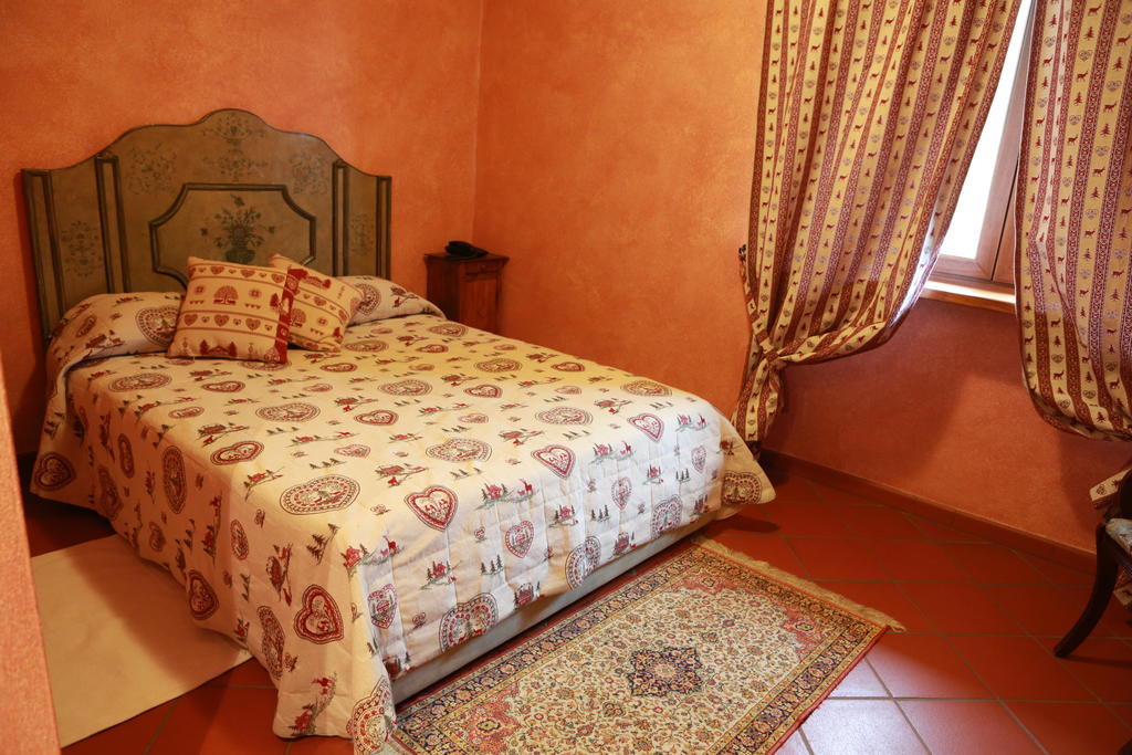 Agriturismo La Virginia Villa Revello Exterior photo